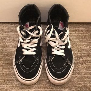 Black sk8 hi vans
